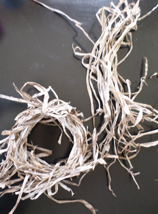 How to make a faux nest with dried grass and leaves