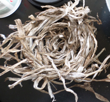 How to make a faux nest with dried grass and leaves