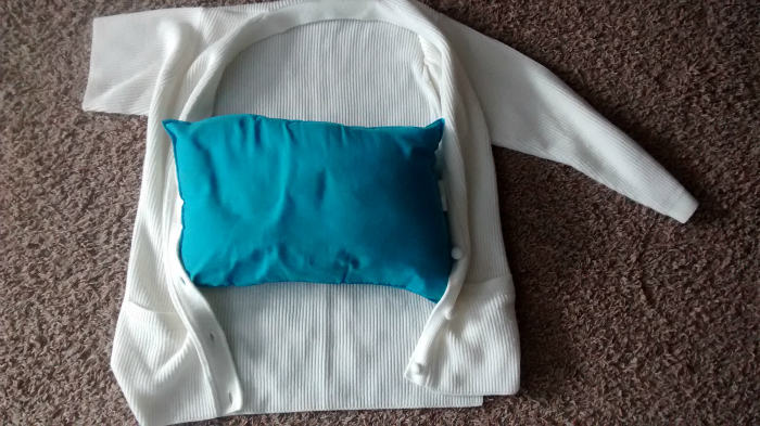 Make a Christmas DIY pillow case out of an old sweater!