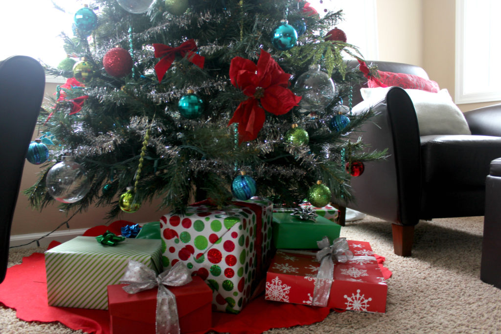 Presents under the tree, it's Christmas time again! See this beautiful poinsettia themed Christmas Tree Decor!